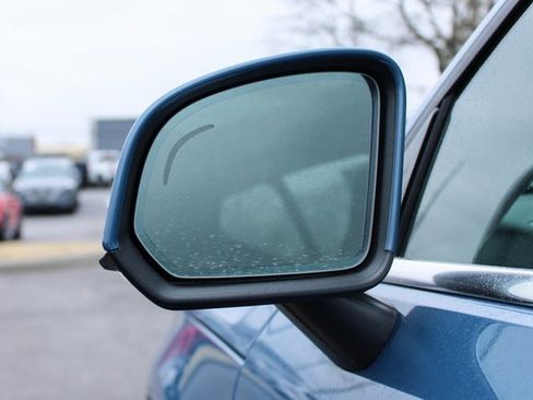 Used 2025 Volvo XC40 B5 Plus image 8