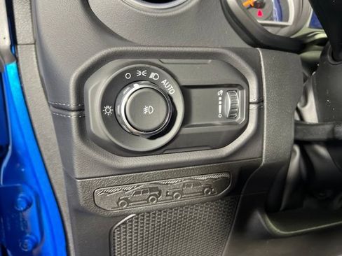New 2026 Jeep Wrangler Unlimited Sahara AWD/4WD image 18