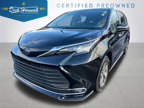 Certified 2023 Toyota Sienna XLE image 1