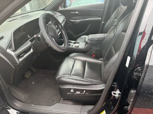 Used 2024 Cadillac XT4 Premium Luxury FWD image 3