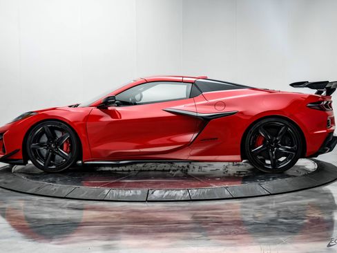 Used 2025 Chevrolet Corvette Z06 w/ Z07 Performance Package image 9