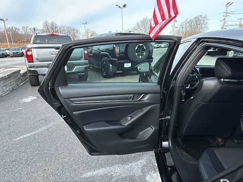 Used 2018 Honda Accord Sport image 28