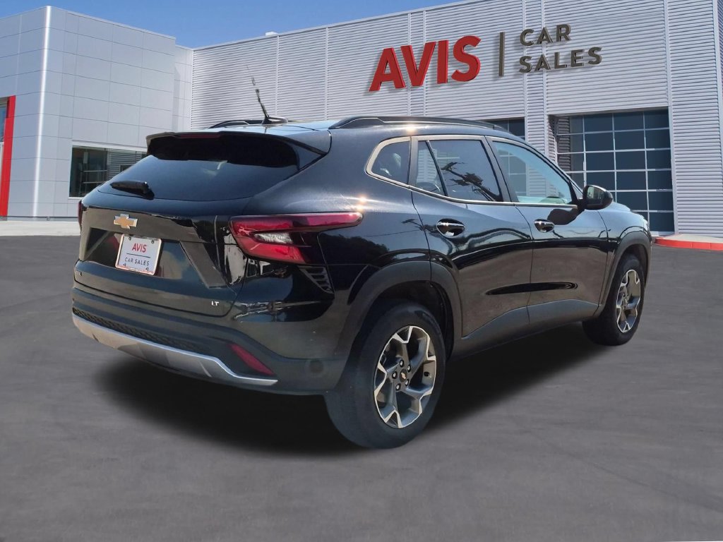 Used 2025 Chevrolet Trax LT w/ LT Convenience Package FWD image 5