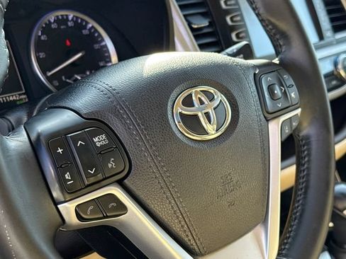Used 2017 Toyota Highlander Limited FWD image 29