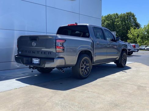Used 2023 Nissan Frontier SV RWD image 4