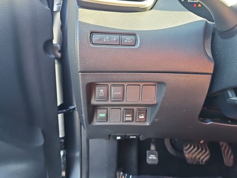 Used 2016 Nissan Rogue S AWD/4WD image 25