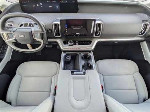 New 2025 Ford Expedition Platinum w/ Driver's Package image 16