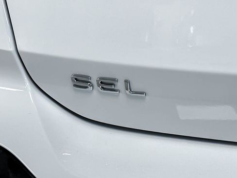 New 2026 Volkswagen Taos SEL image 25