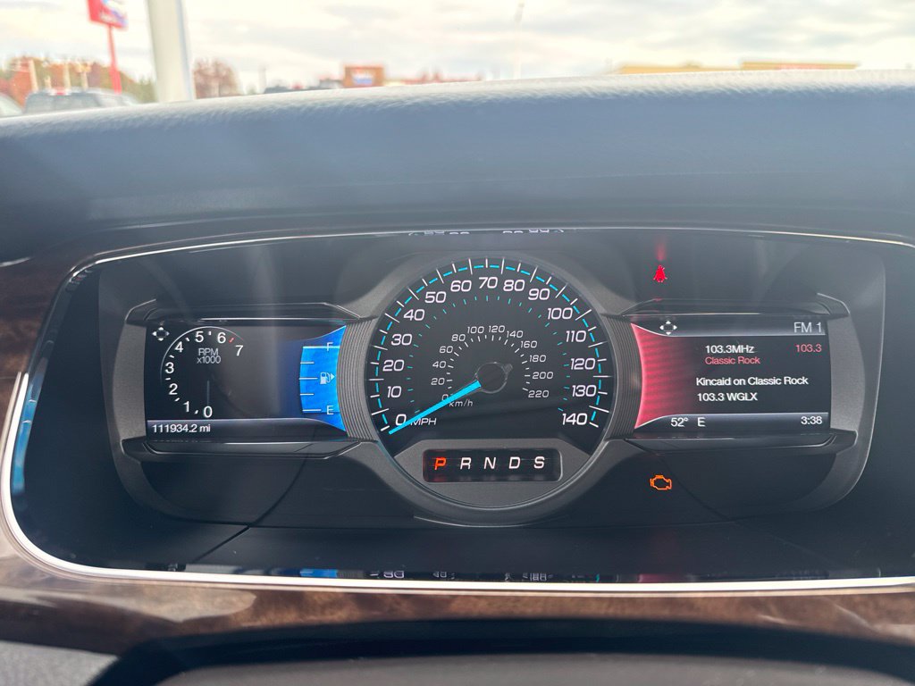 Used 2018 Ford Taurus Limited AWD/4WD image 18