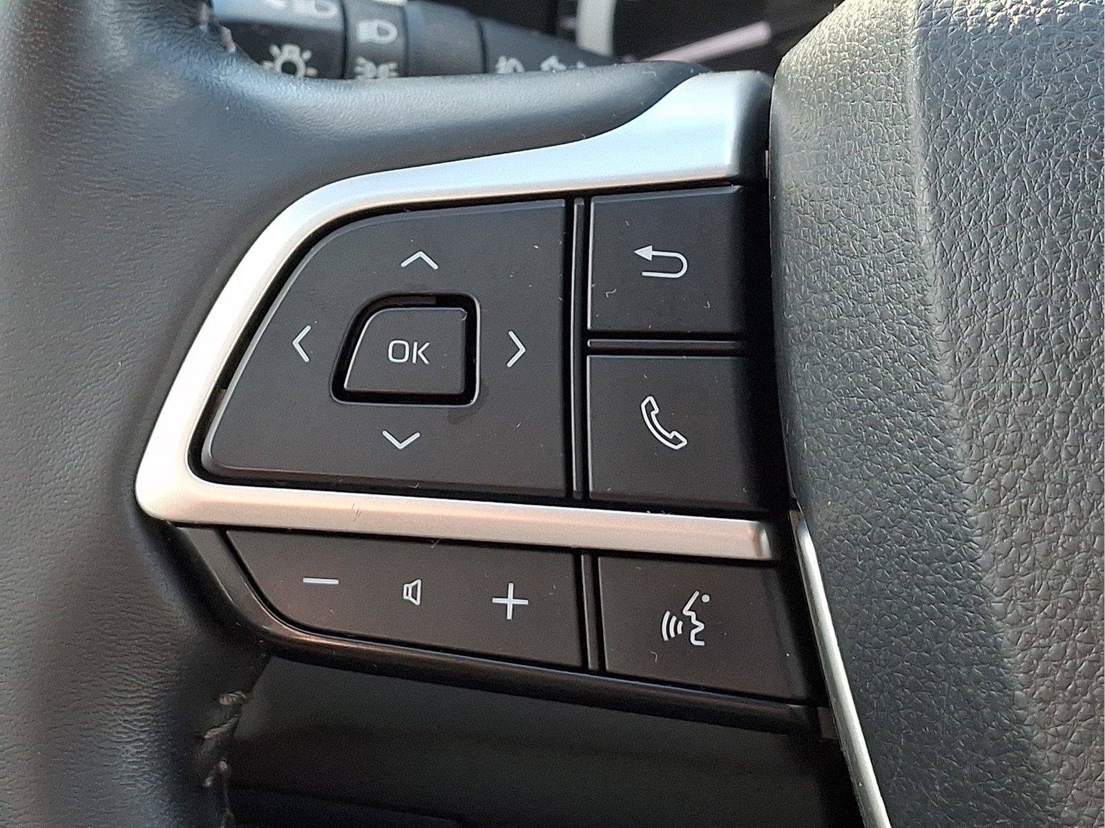 Used 2023 Toyota Highlander XLE AWD/4WD image 22