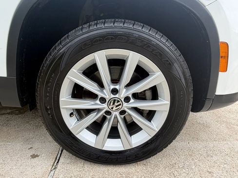Used 2017 Volkswagen Tiguan S FWD image 37