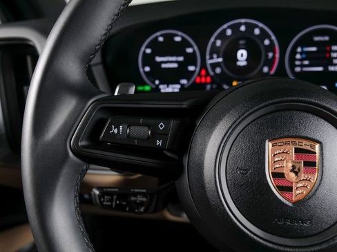 Certified 2026 Porsche Cayenne AWD/4WD image 21