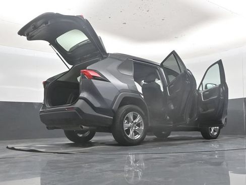 Used 2025 Toyota RAV4 XLE AWD/4WD image 59