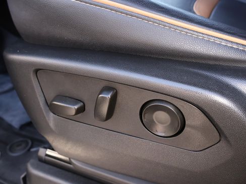 Used 2024 GMC Yukon AT4 w/ Technology Package image 11