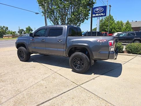 Used 2020 Toyota Tacoma TRD Off-Road w/ Technology Package AWD/4WD image 10