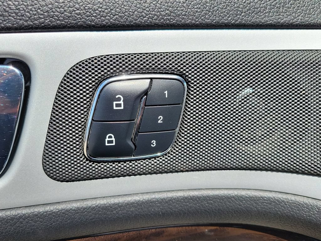 Used 2014 Ford Explorer Limited w/ Equipment Group 302A AWD/4WD image 9