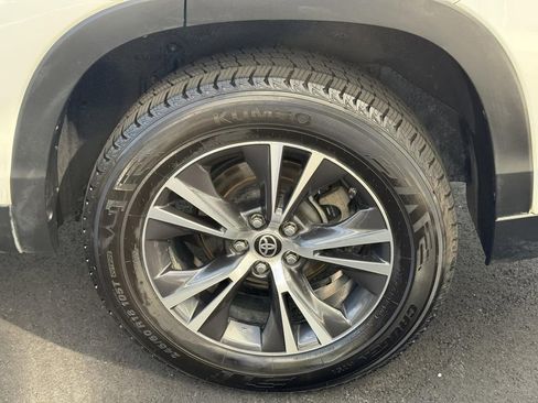 Used 2019 Toyota Highlander LE image 26