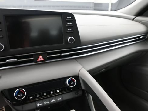 Certified 2025 Hyundai Elantra Sport image 17