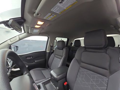 Used 2025 Nissan Frontier SV RWD image 22
