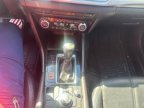 Used 2018 MAZDA MAZDA3 Touring image 18