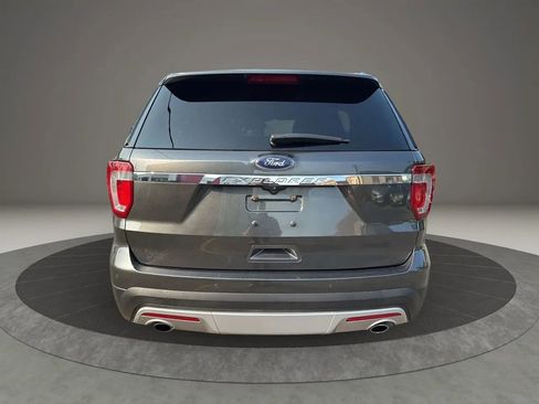 Used 2017 Ford Explorer XLT w/ Equipment Group 201A image 6