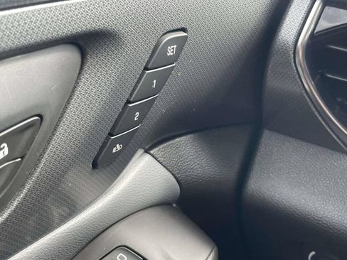 Used 2020 Chevrolet Traverse Premier AWD/4WD image 25