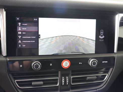 Certified 2025 Porsche Macan AWD/4WD image 30