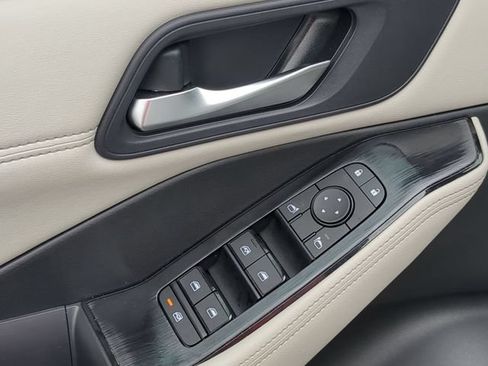Certified 2024 Nissan Rogue SV w/ SV Premium Package FWD image 13