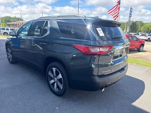 Used 2019 Chevrolet Traverse LT w/ LT Premium Package AWD/4WD image 4