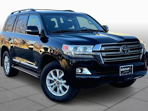 Certified 2017 Toyota Land Cruiser image 2