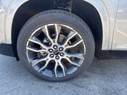 New 2026 GMC Acadia Denali Ultimate w/ LPO, Floor Liner Package AWD/4WD image 3