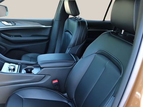 New 2026 Jeep Grand Cherokee Limited AWD/4WD image 12