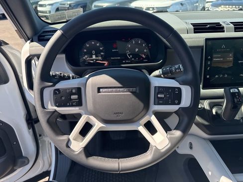 Used 2025 Land Rover Defender 110 S image 20