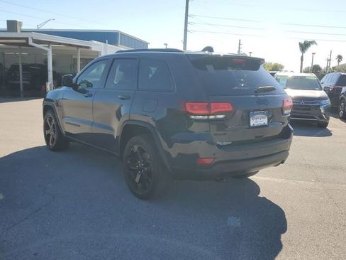 Used 2018 Jeep Grand Cherokee Laredo image 3