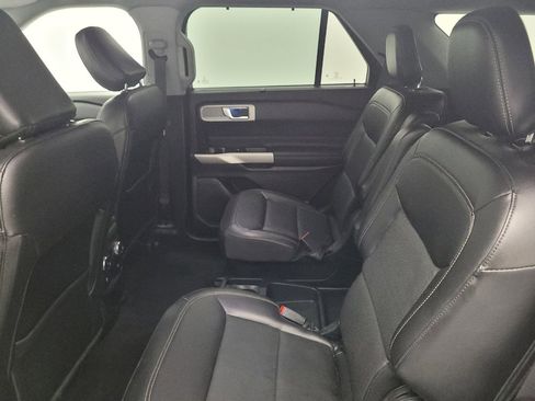 Used 2021 Ford Explorer Limited w/ Equipment Group 301A AWD/4WD image 18