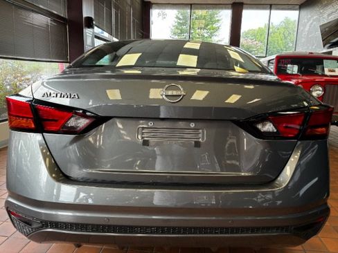 Used 2024 Nissan Altima 2.5 S FWD image 11