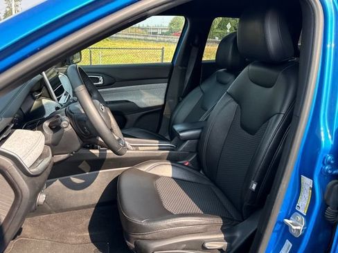 Used 2024 Jeep Compass Latitude AWD/4WD image 17