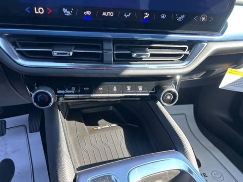 New 2026 Chevrolet Equinox EV LT image 25