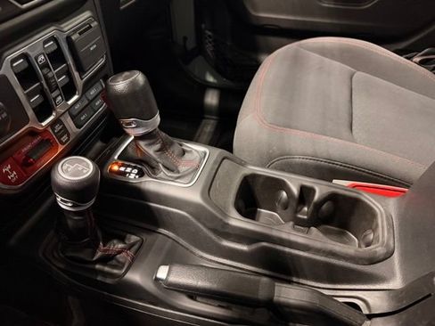 Used 2023 Jeep Wrangler Unlimited Rubicon w/ Cold Weather Group AWD/4WD image 33