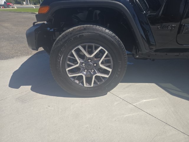 Used 2026 Jeep Wrangler Unlimited Sahara AWD/4WD image 21