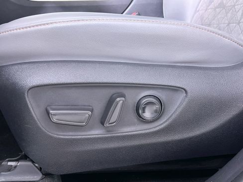 Used 2023 Toyota Highlander Bronze Edition image 14