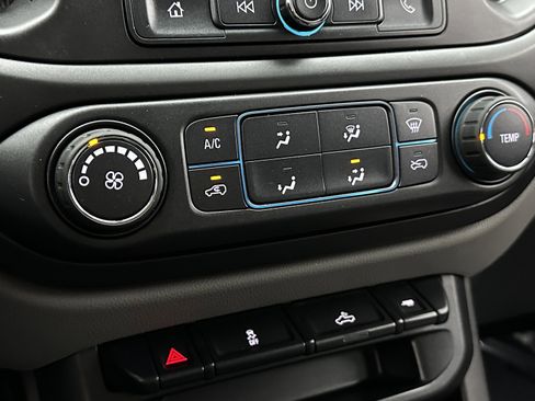 Used 2020 Chevrolet Colorado W/T w/ WT Convenience Package image 16