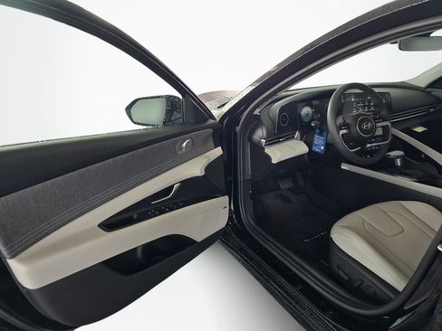 New 2026 Hyundai Elantra Limited FWD image 32