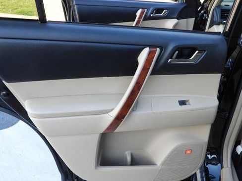 Used 2011 Toyota Highlander Limited w/ Tow Pkg FWD image 37