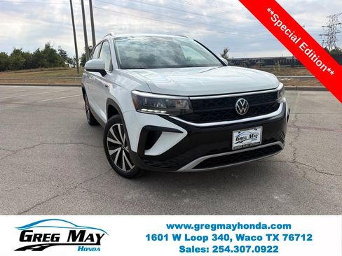 Used 2022 Volkswagen Taos SE FWD image 1