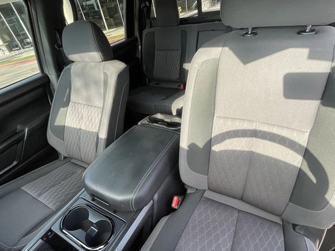 Used 2024 Nissan Titan SV w/ SV Convenience Package image 21