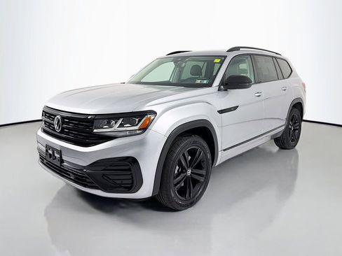 Used 2023 Volkswagen Atlas SEL R-Line image 3