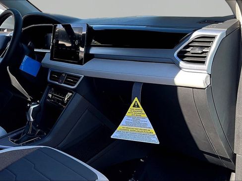 New 2026 Volkswagen Taos SE image 25