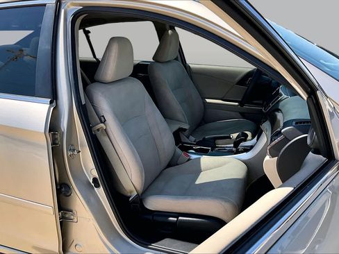 Used 2016 Honda Accord EX image 9