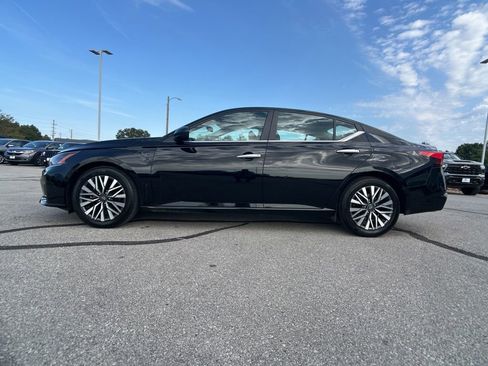 Used 2024 Nissan Altima 2.5 SV image 4